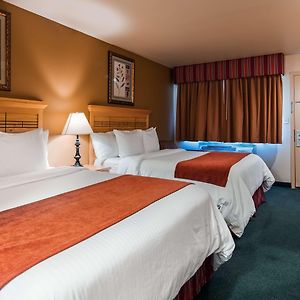 Queen Room Two Queen Beds Pet-friendly